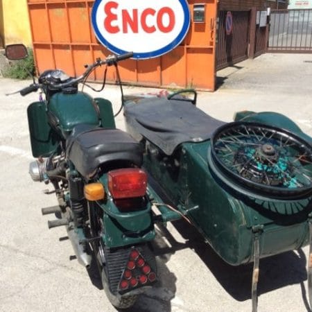 Sidecar motocarrozzina d'epoca Ural 750 degli anni '80, in ottime condizioni