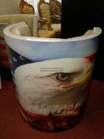 Poltrona a tazza americana in ecopelle con bandiera e aquila