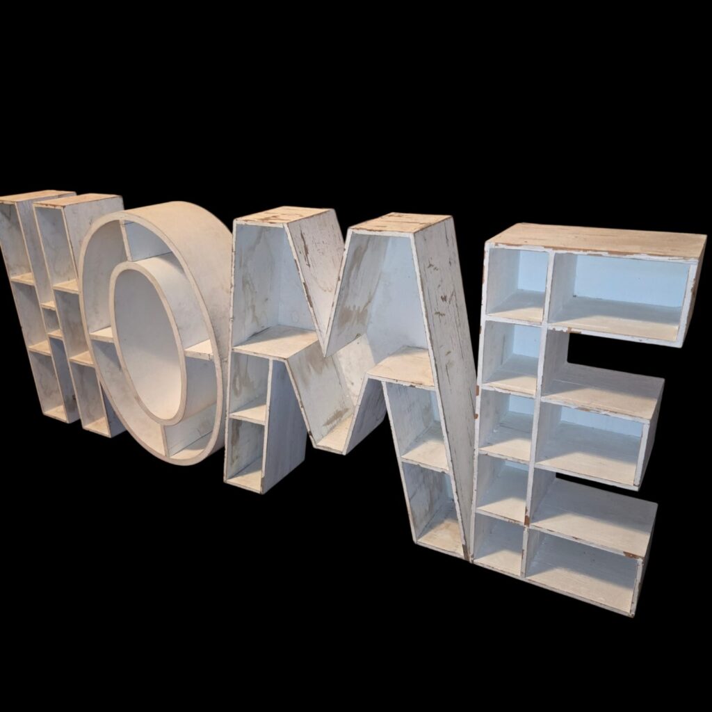 set di 4 scaffali da parete in legno altezza 67 cm che compongono la scritta Home