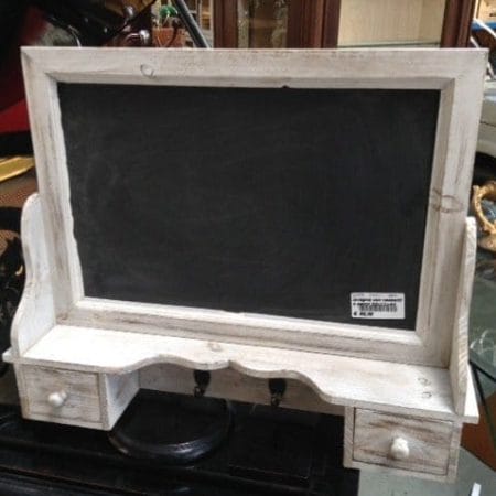 Lavagna da parete con cassettini e ganci 55x11x44