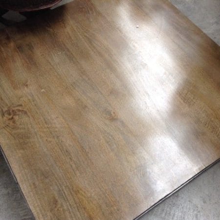 Tavolino 4 ruote industrial in legno massello e ferro con ruote funzionali e design robusto