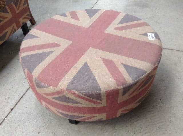 9003737.jpg Pouf inglese tondo con gambe in legno, Ø74 H38, stile classico