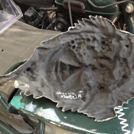 Maschera veneziana artigianale in cartapesta decorata