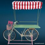 9003853 Banchetto bicicletta vintage in ferro con cappottina