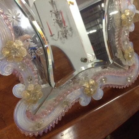 Specchierina vintage da appoggio decorata con vetro di Murano anni ’50