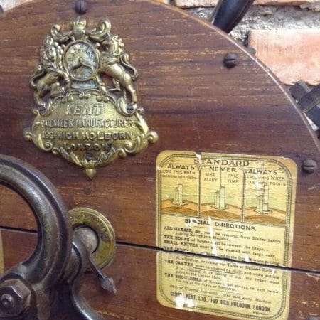 Antica macchina inglese lucidacoltelli di fine '800 prodotta dalla ditta Kent, modello 27990.
