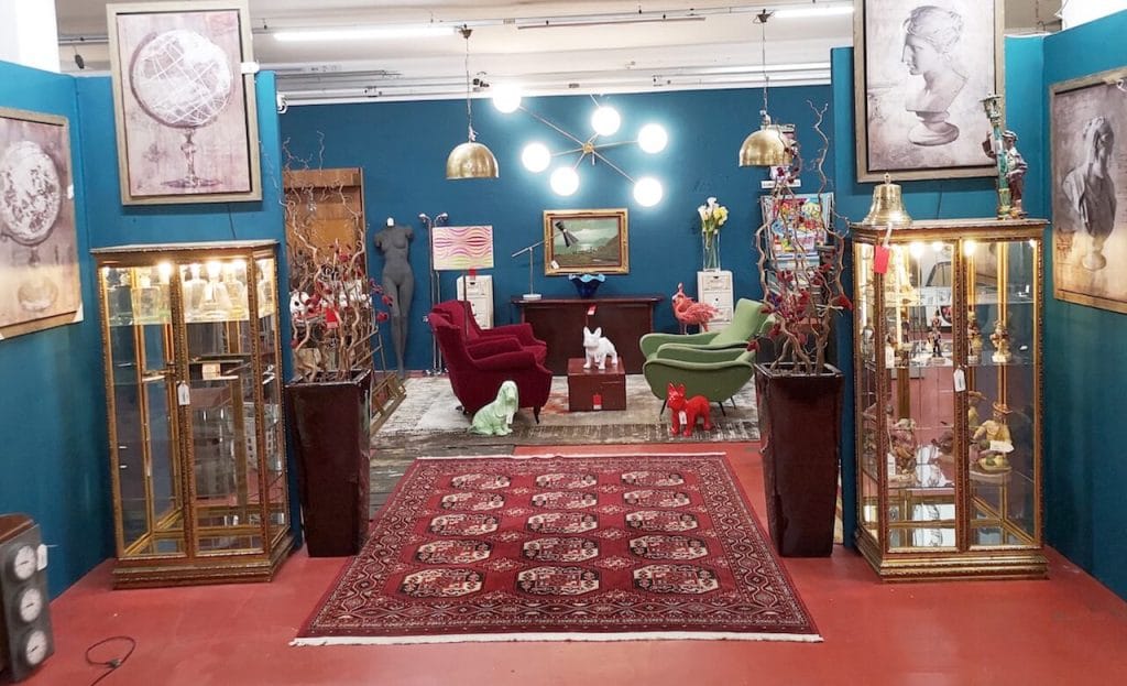 Showroom di Niente di Nuovo a Brescia - Antiquariato e Design Vintage