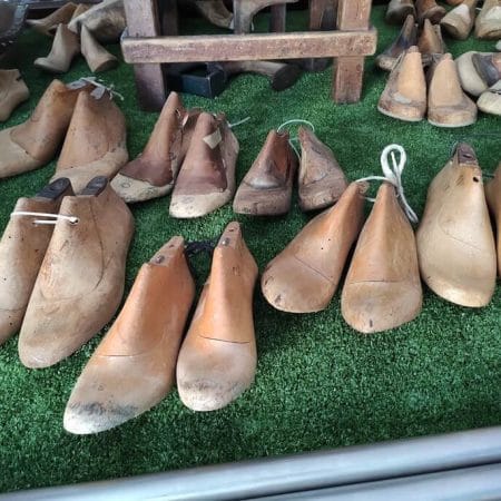 Coppia di forme da scarpa in legno