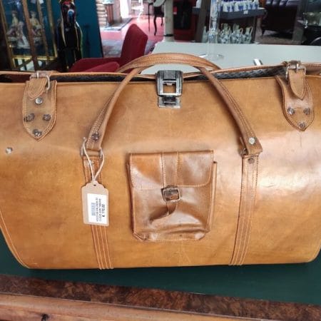 Valigia vintage in cuoio con 3 tasche, maniglie e tracolla