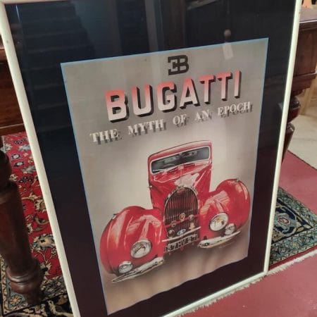 Poster Bugatti d'epoca incorniciato, titolo 'The Myth of an Epoch'.