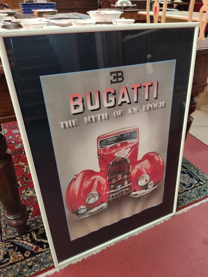 38562.jpg Poster Bugatti d'epoca incorniciato, titolo 'The Myth of an Epoch'.
