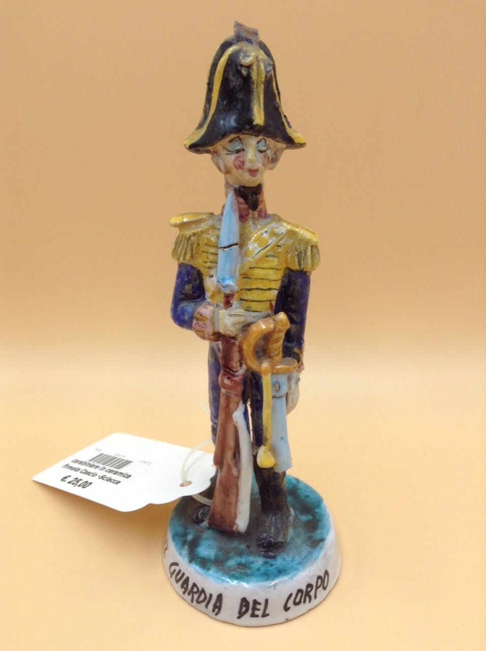 38052.jpg carabiniere in ceramica firmata Cascio -Sciacca