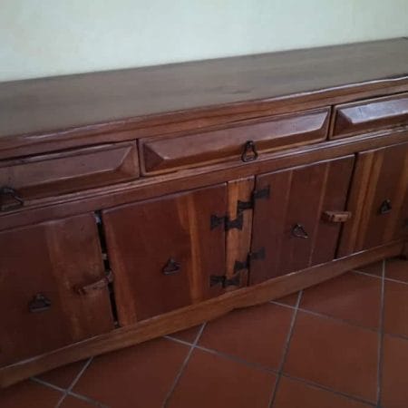 credenza in castagno massello con 4 ante e 3 cassetti