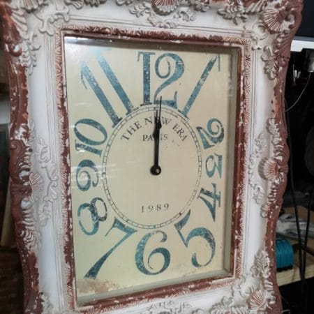 Orologio da parete in cornice lavorata, stile provenzale (vintage)