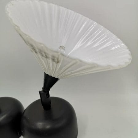 Coppia di applique Effetre Murano con paralumi in vetro a ventaglio, lampadine alogene e trasformatore, in perfette condizioni e funzionanti.