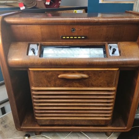 Radio Marelli con mobile e giradischi d'epoca