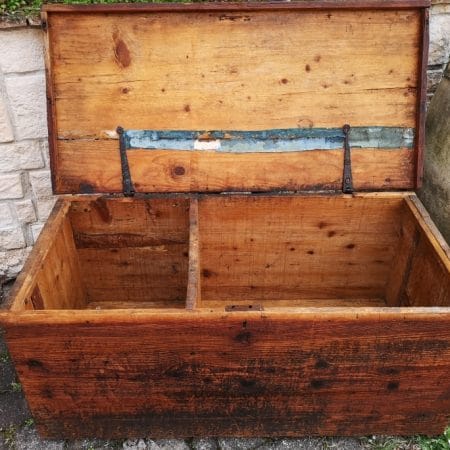 Cassapanca rustica in abete con coperchio