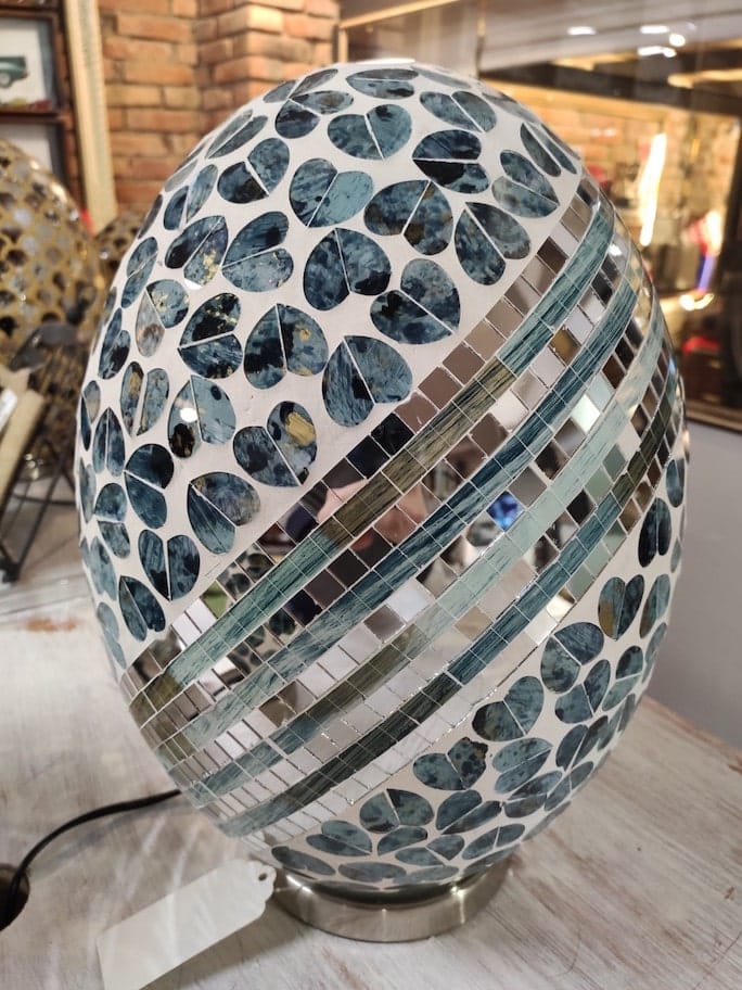 04226.jpg Lampada a uovo mosaico grande in vetro azzurro con specchi