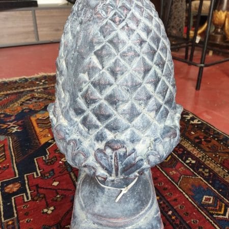 Pigna in resina con piede (decorazione vintage)