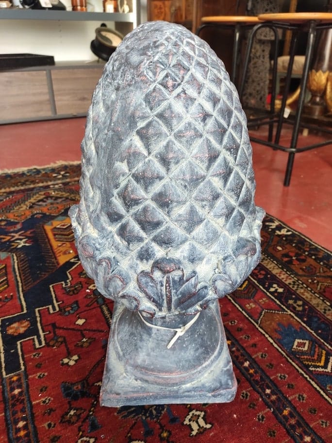 04236.jpg Pigna in resina con piede (decorazione vintage)