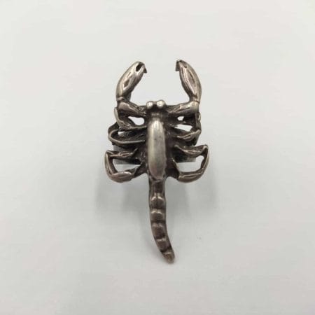 Anello da uomo con scorpione in metallo