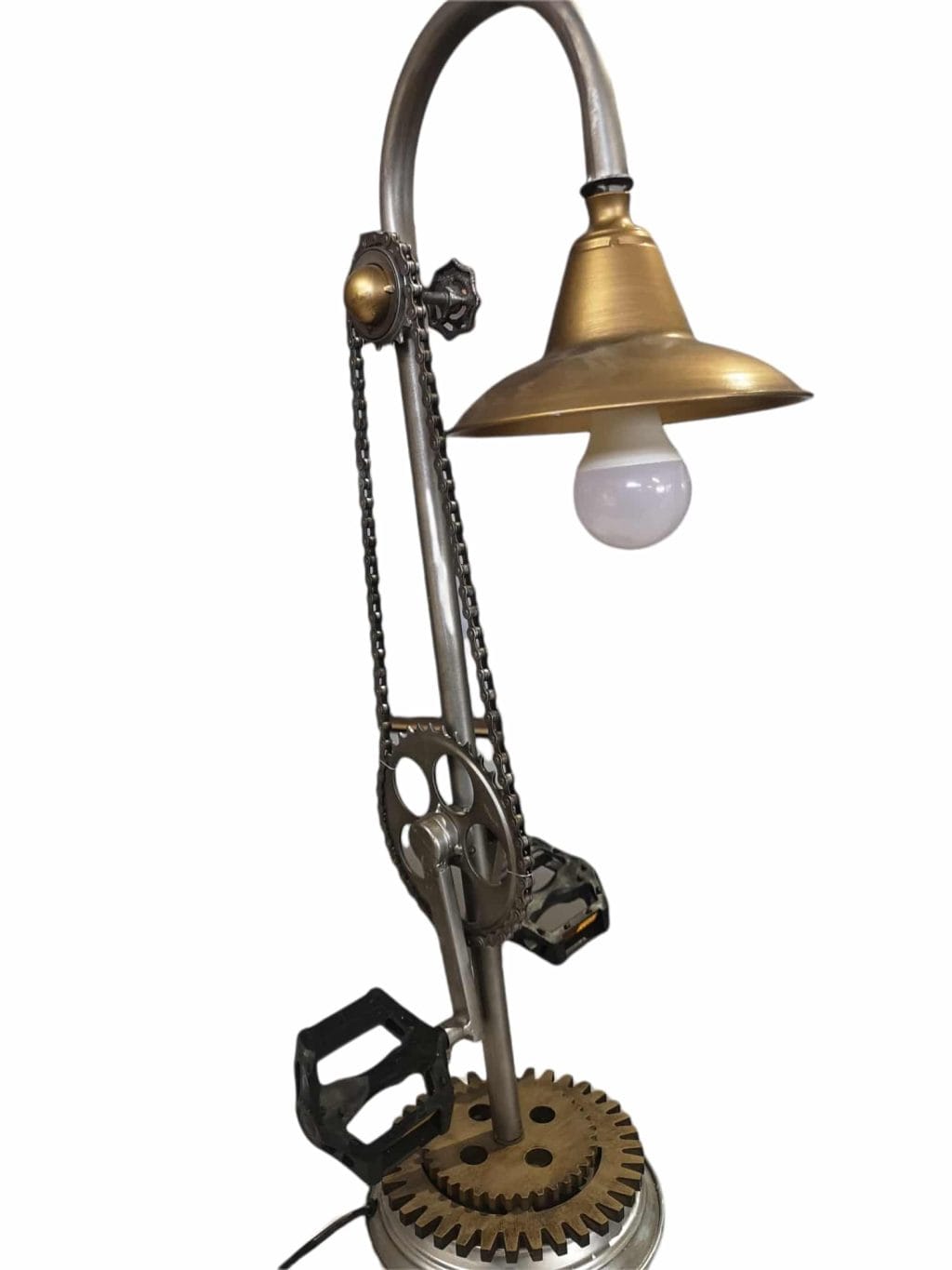 39708.jpg Lampada industriale artigianale con pedali di bicicletta