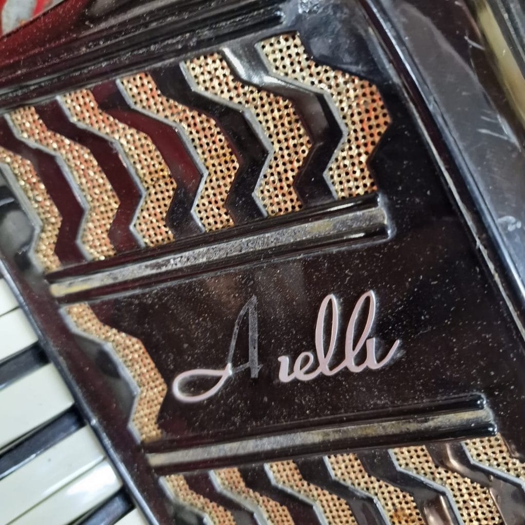 Vecchia fisarmonica Anelli italiana con custodia originale