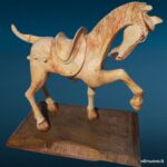 39712 Scultura di cavallo in legno firmata John Oshodin