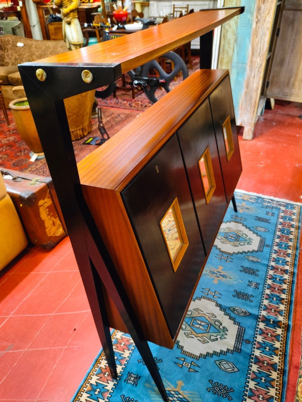 Consolle 3 ante vintage anni '60 con specchio e mensola