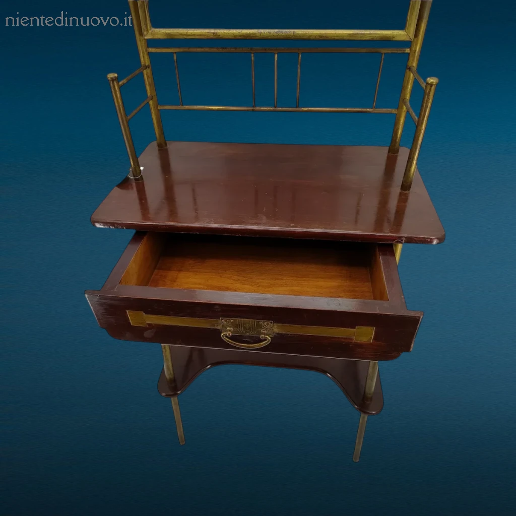 Mobiletto toeletta Liberty in legno con specchiera molata e dettagli in ottone
