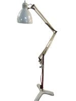 39720.jpg Lampada piantana in metallo vintage con rotelle e paralume smaltato