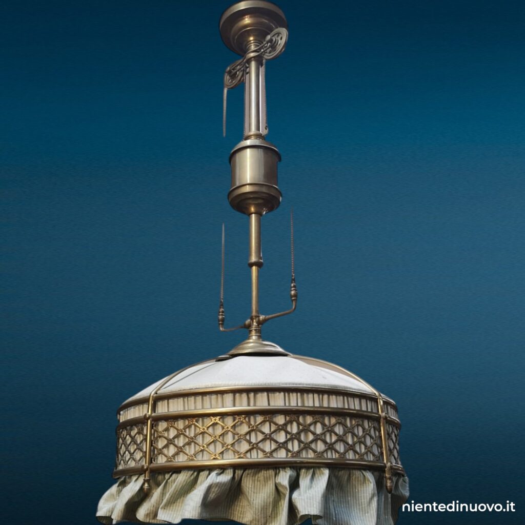 Lampadario artigianale in ottone con saliscendi
