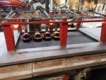 vecchio gioco autoscontro da Luna Park con piattaforma illuminata