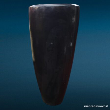 Vaso alto in ceramica dal profilo slanciato