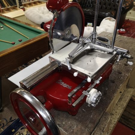 Affettatrice a volano Omega 370 d'epoca in ottime condizioni, con lama da 370 mm e motore elettrico trifase
