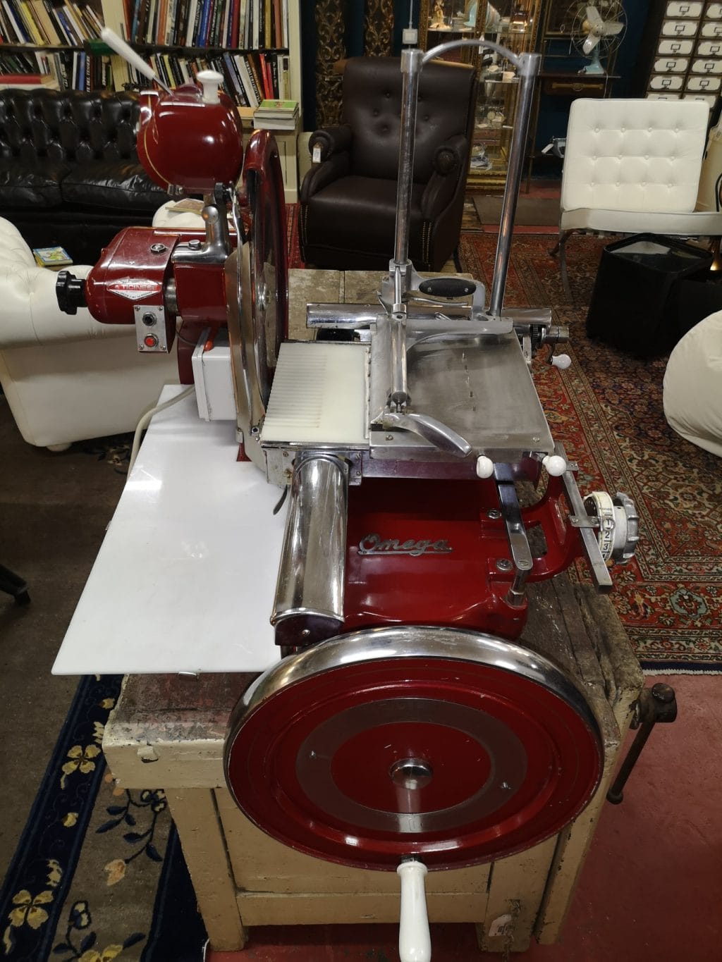 Affettatrice a volano Omega 370 d'epoca in ottime condizioni, con lama da 370 mm e motore elettrico trifase