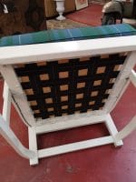 Poltroncina laccata anni ’70 in legno massello con cuscineria scozzese, altezza seduta 40 cm
