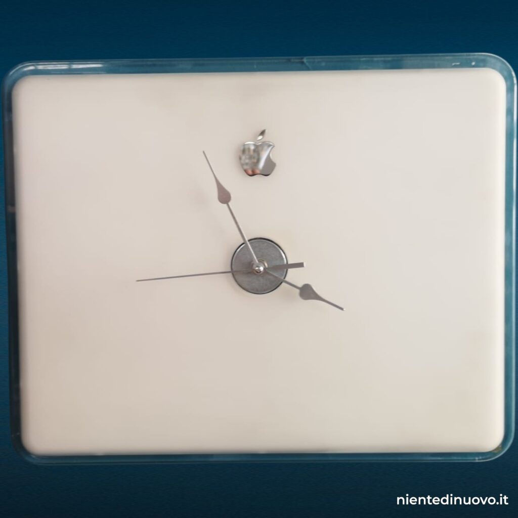 40148 Orologio da muro ricavato da iMac G4