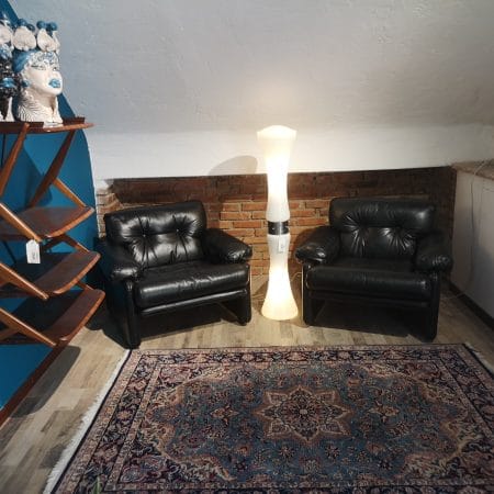 Poltrone Coronado vintage B&B Italia riverniciate in nero, design Tobia Scarpa