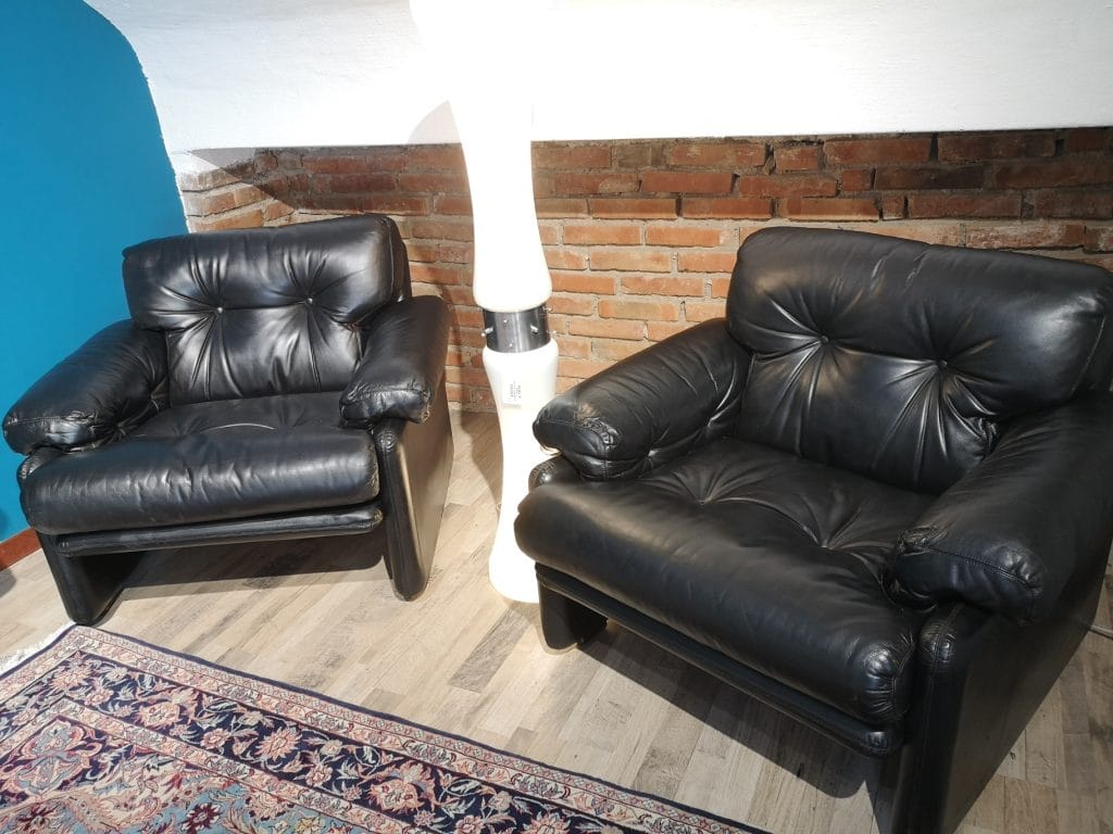 Poltrone Coronado vintage B&B Italia riverniciate in nero, design Tobia Scarpa