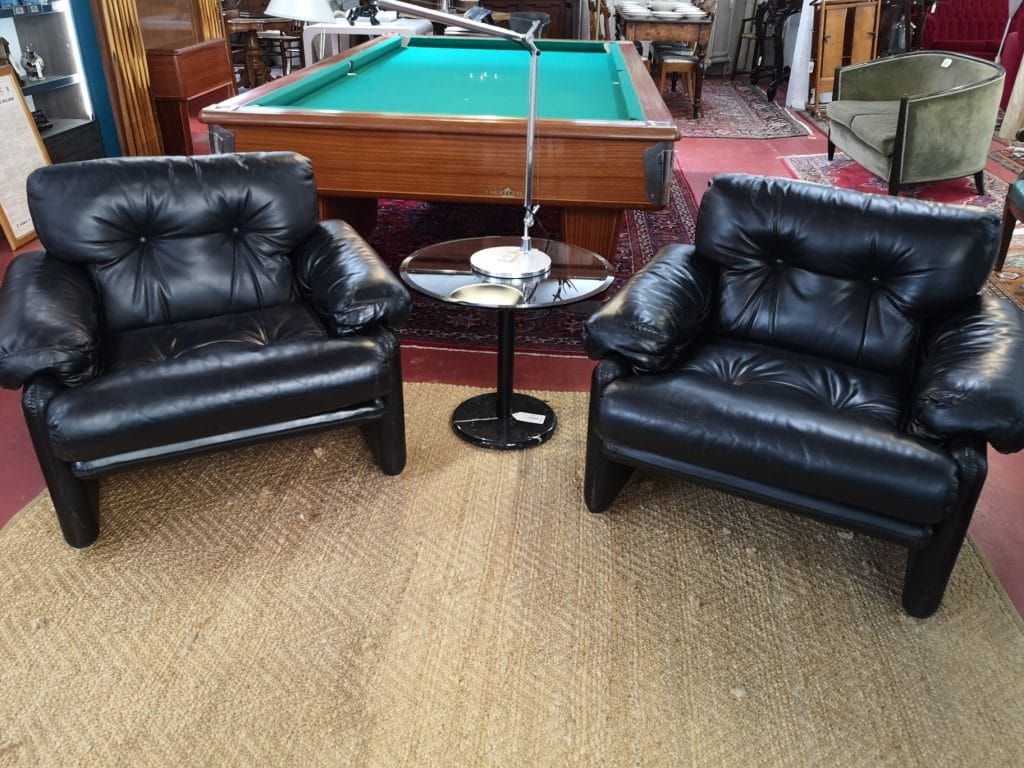 Poltrone Coronado vintage B&B Italia riverniciate in nero, design Tobia Scarpa