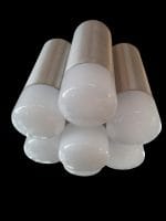 lampadario anni 60 a sospensione tubolare con diffusori in vetro opalino