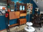Pannello dipinto decorativo con decoro stilizzato su tela, ideale per ambienti moderni