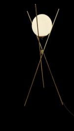 Lampada da terra design tripode in ottone con sfera in vetro di Murano