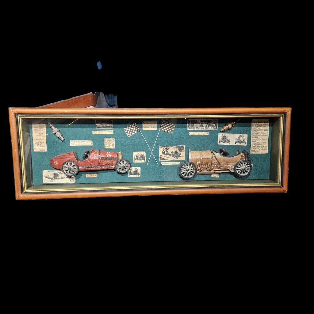 9003882_101.jpg Quadro bacheca con auto storiche