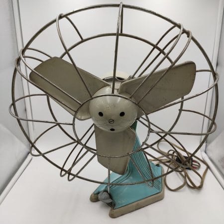 Vecchio ventilatore vintage Pezzoni anni '50 in metallo e bachelite