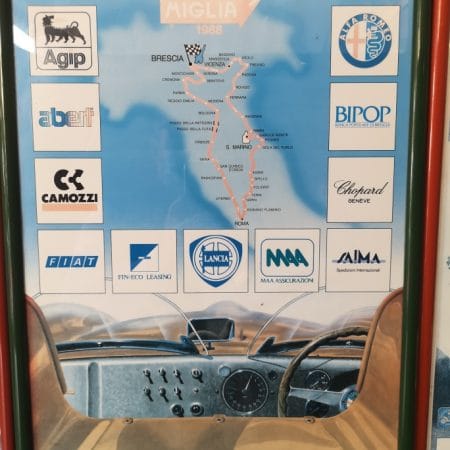 Manifesto originale incorniciato della 1000 Miglia 1988, pronto per essere appeso.