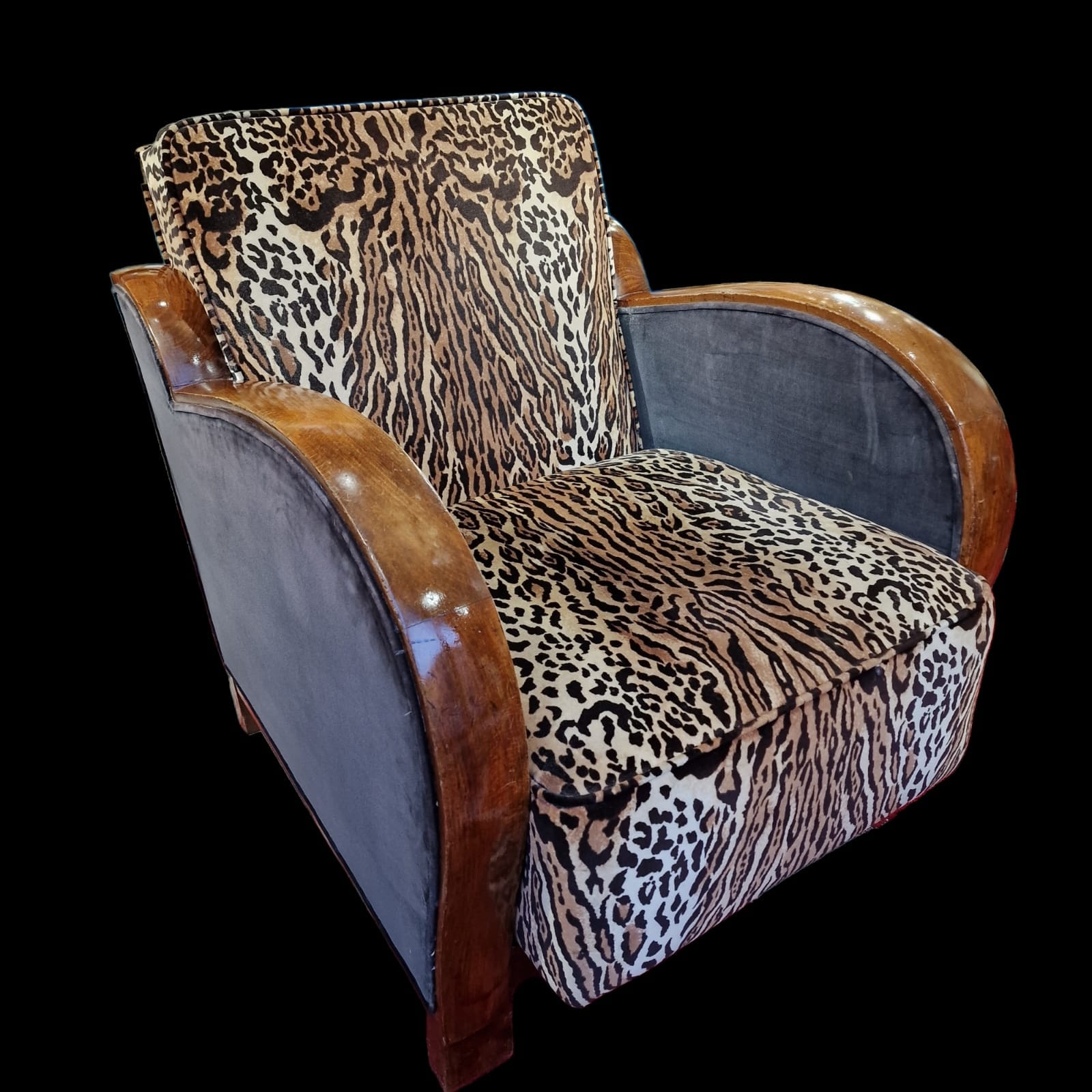 Coppia di poltrone anni '30 con rivestimento leopardato in stile Art Deco
