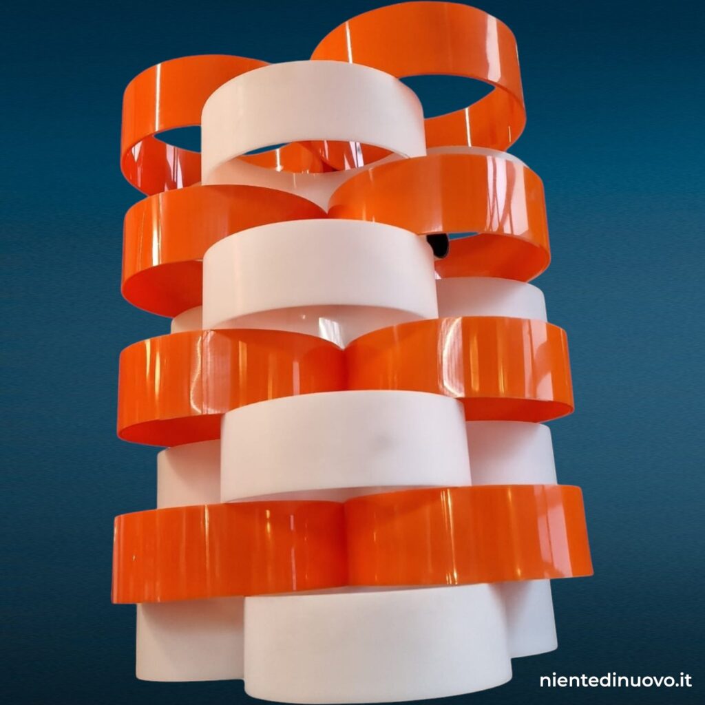 40355 Lampadario anni '70 in plexiglass bianco e arancio, 6 portalampade