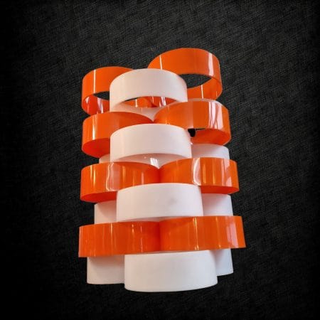 Lampadario anni '70 in plexiglass bianco e arancio, 6 portalampade